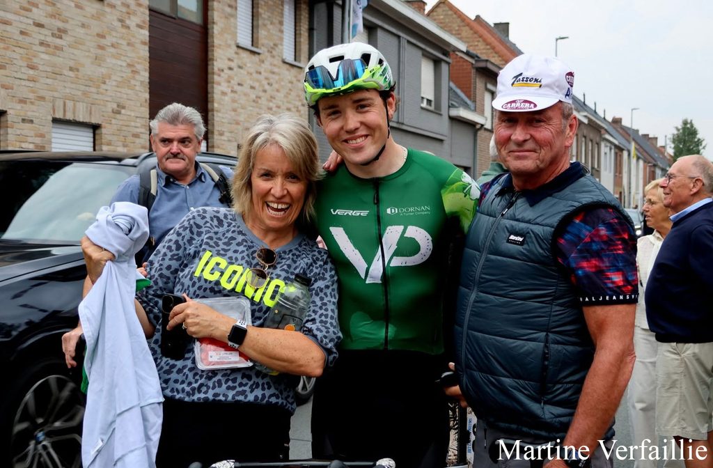 Jack Conroy with parents after his podium in Ichtegem .