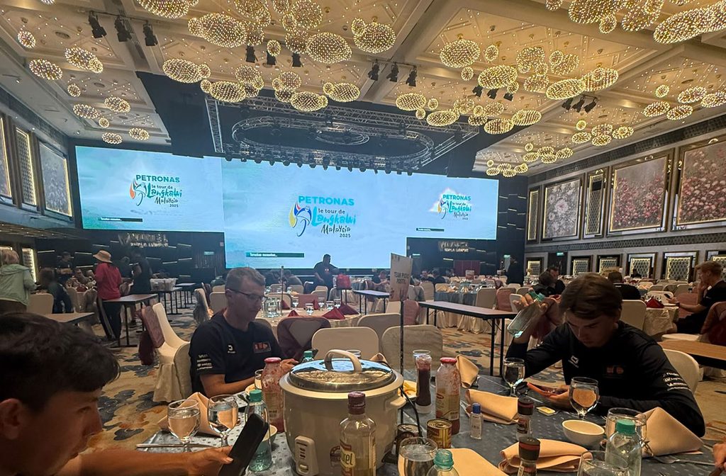 Petronus Tour de Langkawi dining with Team PostNL.